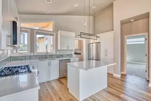 914 NW 19th St, Redmond, OR 97756 - Photo 8