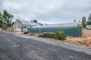 55 Q St St, Cottage Grove, OR 97424 - Photo 4