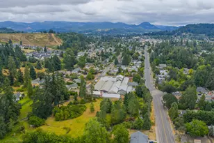 55 Q St St, Cottage Grove, OR 97424 - Photo 2