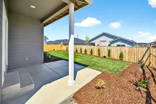 3727 Carlin Dr, Medford, OR 97504 - Photo 4