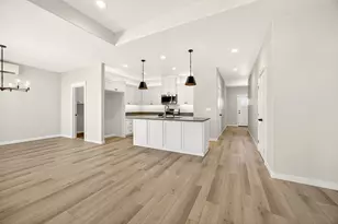 3727 Carlin Dr, Medford, OR 97504 - Photo 8