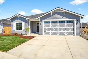 3727 Carlin Dr, Medford, OR 97504 - Photo 2