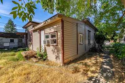 214 N Peach Street, Medford, OR 97501 - Photo 6
