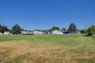 549 Martingale Rd, Prineville, OR 97754 - Photo 2