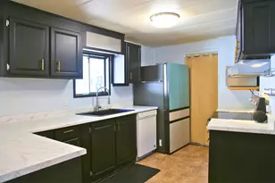 61040 S Queens Dr, Bend, OR 97702 - Photo 10