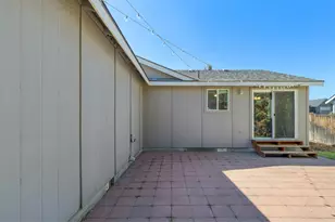 2756 NE Rainier Dr, Bend, OR 97701 - Photo 22
