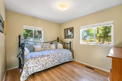 416 NW Pleasant View Drive, Grants Pass, OR 97526 - Photo 14