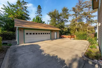 416 NW Pleasant View Drive, Grants Pass, OR 97526 - Photo 2