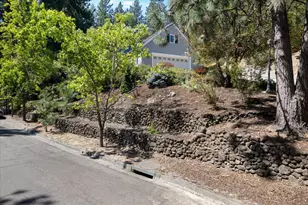 769 Lisa Ln, Ashland, OR 97520 - Photo 6