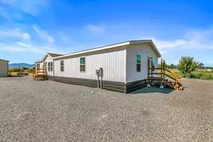 1182 E Justice Rd, Central Point, OR 97502 - Photo 2