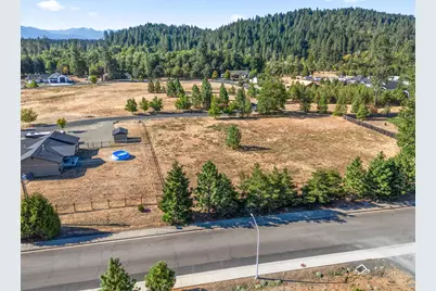 597 E Forks Circle #21, Cave Junction, OR 97523 - Photo 6