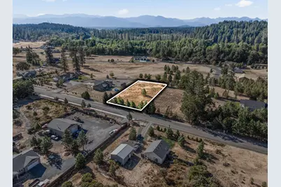 597 E Forks Circle #21, Cave Junction, OR 97523 - Photo 4