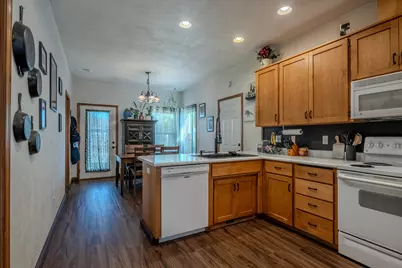 739 S Haskell Street, Central Point, OR 97502 - Photo 6
