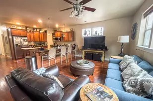 440 N 4th St, Jacksonville, OR 97530 - Photo 4