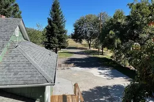 377 Pelton Ln, Gold Hill, OR 97525 - Photo 16