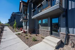 20528 NE Empire Ave, Bend, OR 97701 - Photo 2