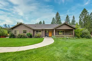 255 Mountain Paradise Dr, Grants Pass, OR 97526 - Photo 2