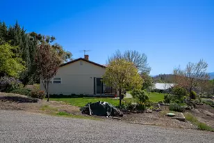 1881 Brophy Rd, Eagle Point, OR 97524 - Photo 30