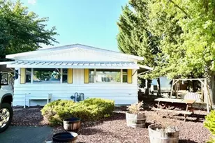 701 Westmont Dr, Grants Pass, OR 97526 - Photo 2