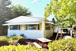 701 Westmont Dr, Grants Pass, OR 97526 - Photo 1