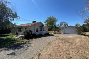 2615 SW 21st St, Redmond, OR 97756 - Photo 2