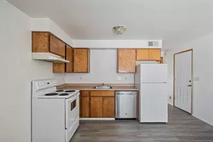 425 NE Silverwood Pl, Grants Pass, OR 97526 - Photo 8