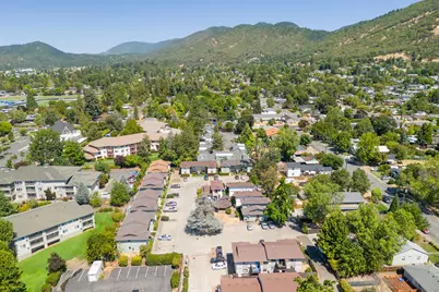 431 NE Silverwood Place, Grants Pass, OR 97526 - Photo 2