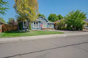 203 Bellerive Dr, Eagle Point, OR 97524 - Photo 30