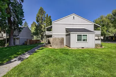 8 SW McKinley Avenue, Bend, OR 97702 - Photo 4