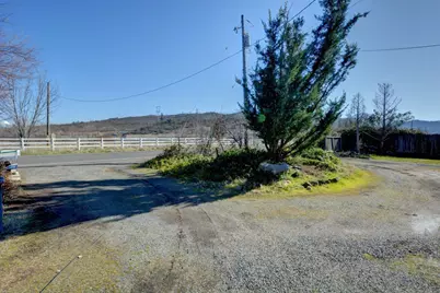 6915 Kershaw Road, Medford, OR 97502 - Photo 46