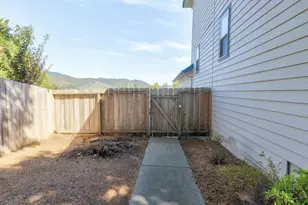 1946 NW Crown St, Grants Pass, OR 97526 - Photo 46