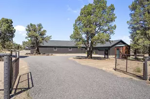 25480 Bachelor Ln, Bend, OR 97701 - Photo 2