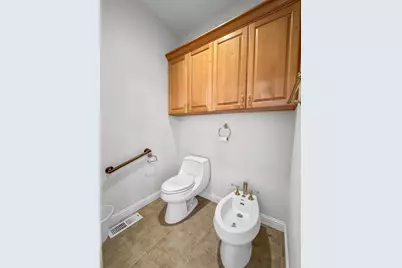 256 Island Pointe Drive, Medford, OR 97504 - Photo 50