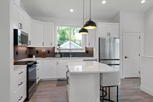 202 NW Thurston Ave, Bend, OR 97703 - Photo 12