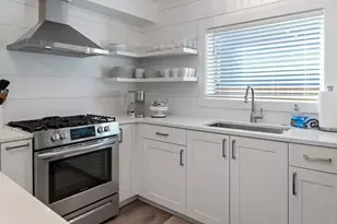 202 NW Thurston Ave, Bend, OR 97703 - Photo 22