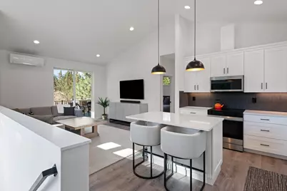 202 NW Thurston Avenue, Bend, OR 97703 - Photo 10