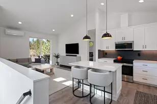 202 NW Thurston Ave, Bend, OR 97703 - Photo 10