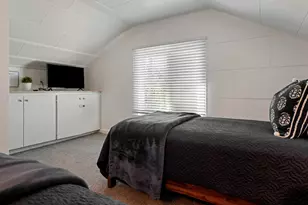 202 NW Thurston Ave, Bend, OR 97703 - Photo 30