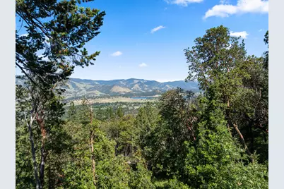 694 Timberlake Drive, Ashland, OR 97520 - Photo 2