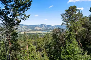 694 Timberlake Dr, Ashland, OR 97520 - Photo 2