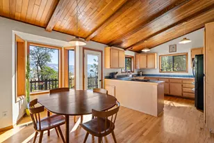694 Timberlake Dr, Ashland, OR 97520 - Photo 8