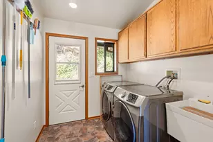 694 Timberlake Dr, Ashland, OR 97520 - Photo 14