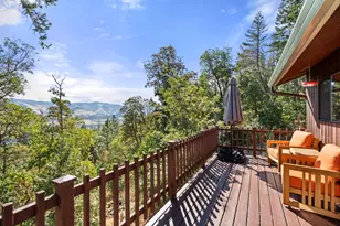 694 Timberlake Dr, Ashland, OR 97520 - Photo 2