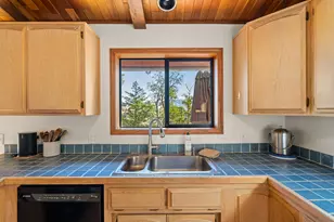 694 Timberlake Dr, Ashland, OR 97520 - Photo 10