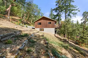 694 Timberlake Dr, Ashland, OR 97520 - Photo 32