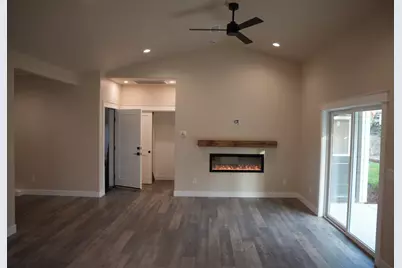 2777 Roberts Road, Medford, OR 97504 - Photo 6