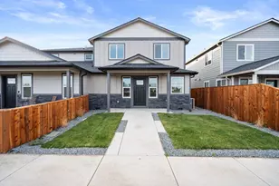 1121 Annalise St, Central Point, OR 97502 - Photo 2