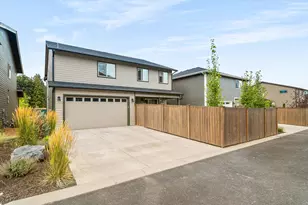 20211 Glen Vista Rd, Bend, OR 97703 - Photo 4