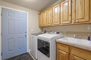 795 Bentley Dr, Grants Pass, OR 97526 - Photo 28