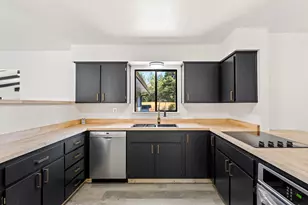 222 Shadywood Dr, Cave Junction, OR 97523 - Photo 8